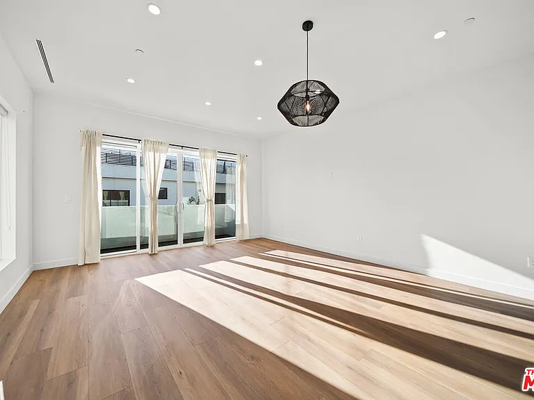 1907 S Corning St #1 — Photo 7
