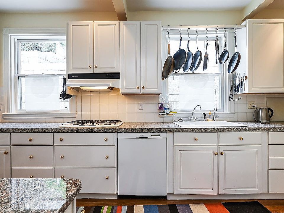 D548A975-5F2F-4F5A-B05B-11D42487FAF0