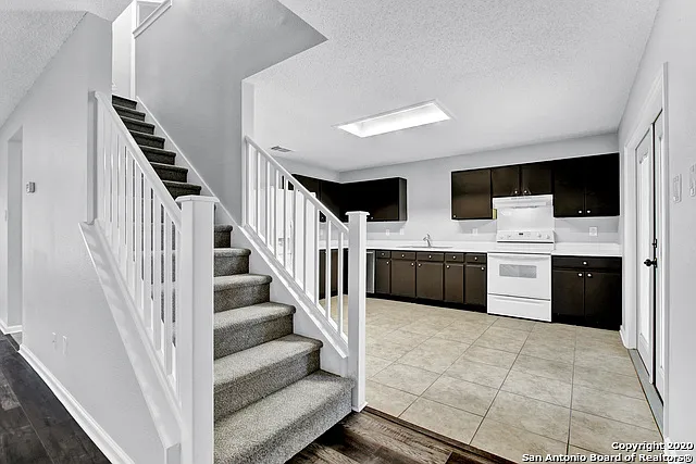 9715 Kashmir Dr — Photo 6