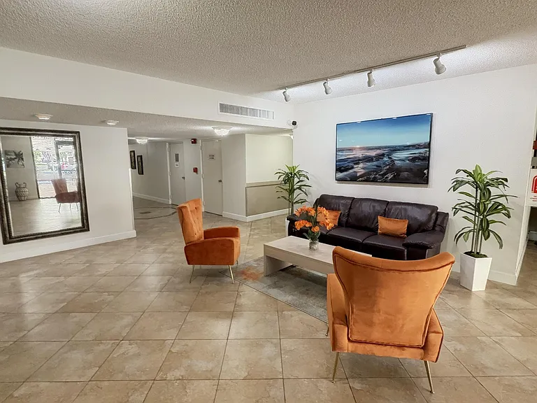 3900 Oaks Clubhouse Dr #411 — Photo 19