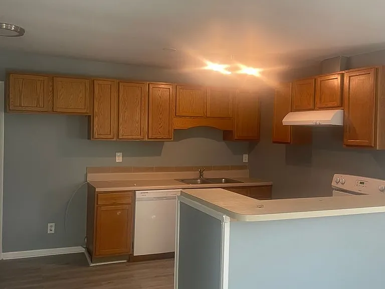 1700 Lewis Ave — Photo 4