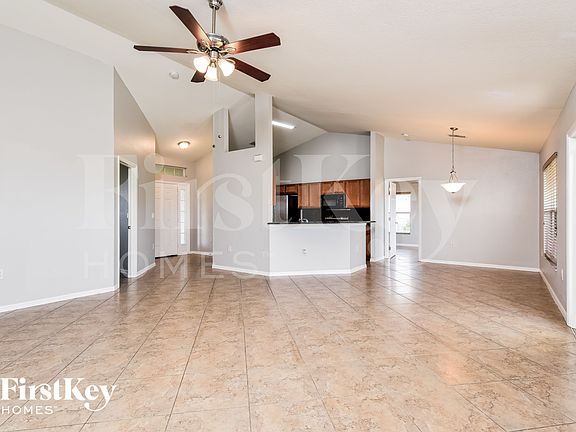 4th image of 1003 NW 8th Pl