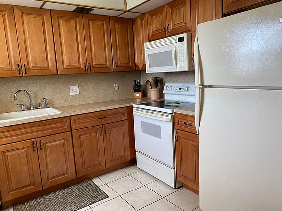 2nd image of 360 Wellington Cir #J-3600