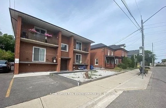 10 Main St S #4