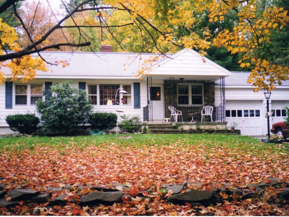 1st image of 10 Tanhouse Woods Rd