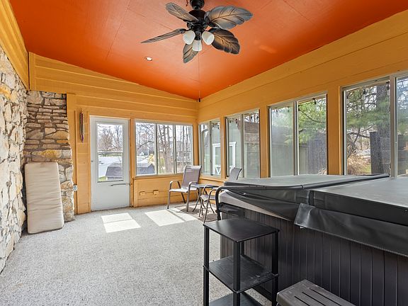 5th image of 302 Maple Ct