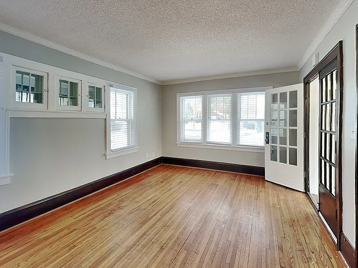 891 Hazelwood St — Photo 3