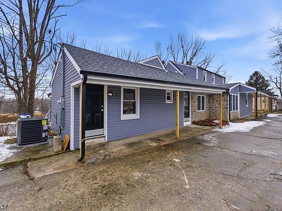 3rd image of 1821 Belvidere Rd