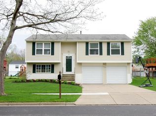 58 Foxcroft Dr, Hamburg, NY 14075