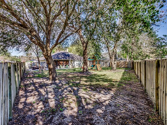 3rd image of 224 Hawthorn Hedge Ln