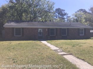 905 Montclair Rd, Fayetteville, NC 28314