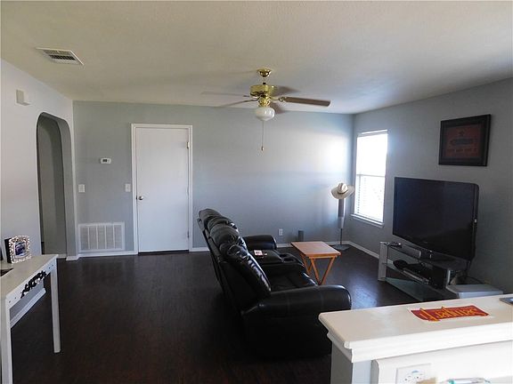 4th image of 322 Stewart Dr