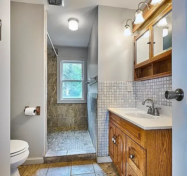 85 Longmeadow Dr — Photo 7