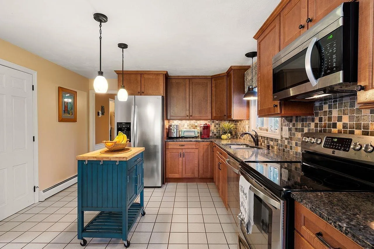 4 bed, 1980 sqft, $4,200 — Photo 3