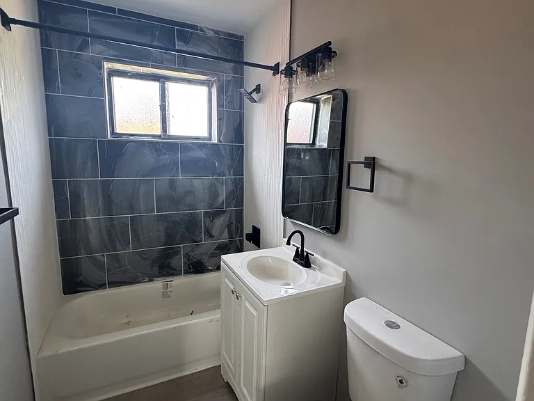 180 Earle St #C02 — Photo 3