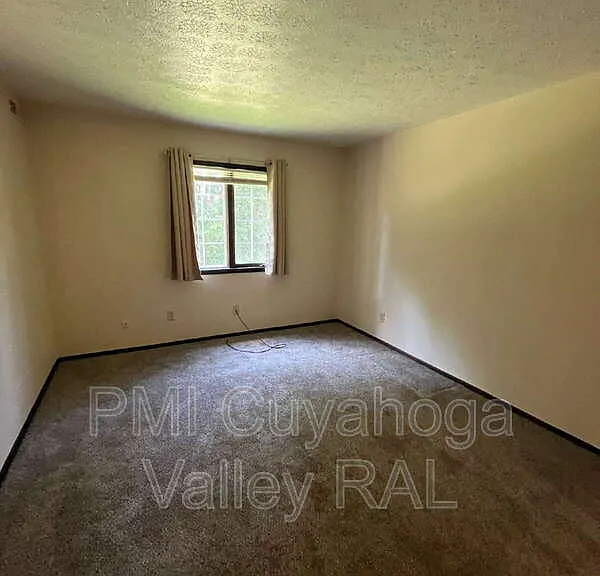 1516 W Market St #11 — Photo 6