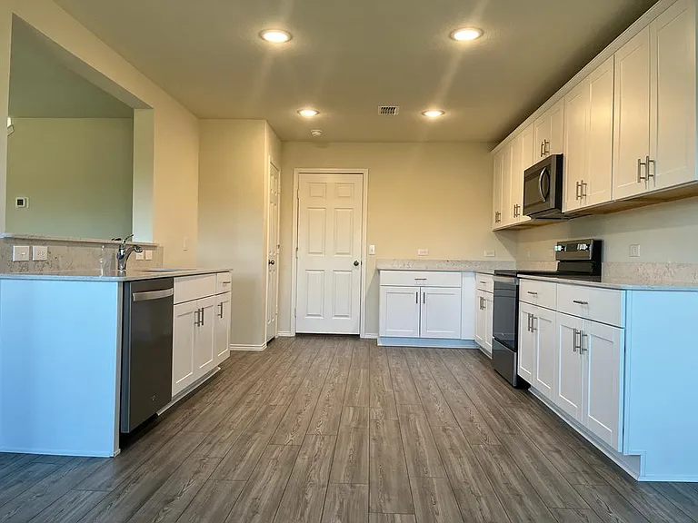 366 Lake Erie Dr — Photo 36