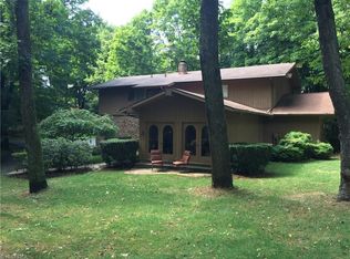 1412 Sugar Knoll Dr, Akron, OH 44333