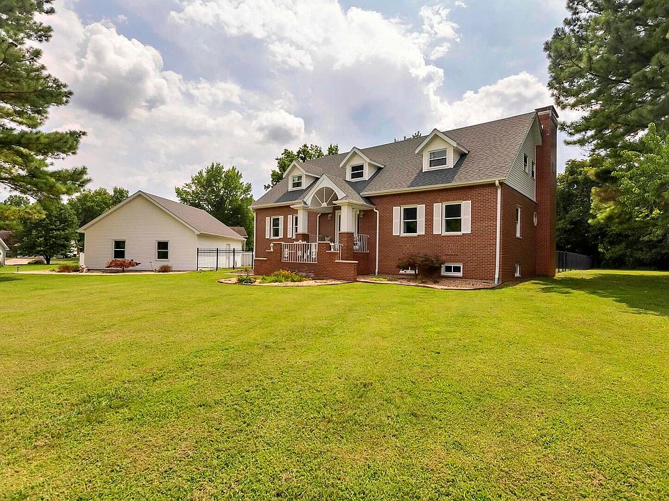 1st image of 24 Pinewood Dr