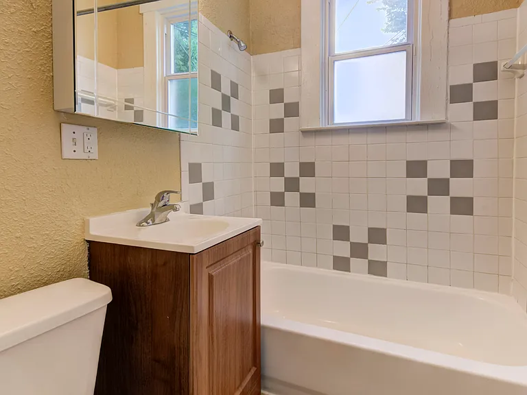 136-138 E 11th Ave — Photo 14