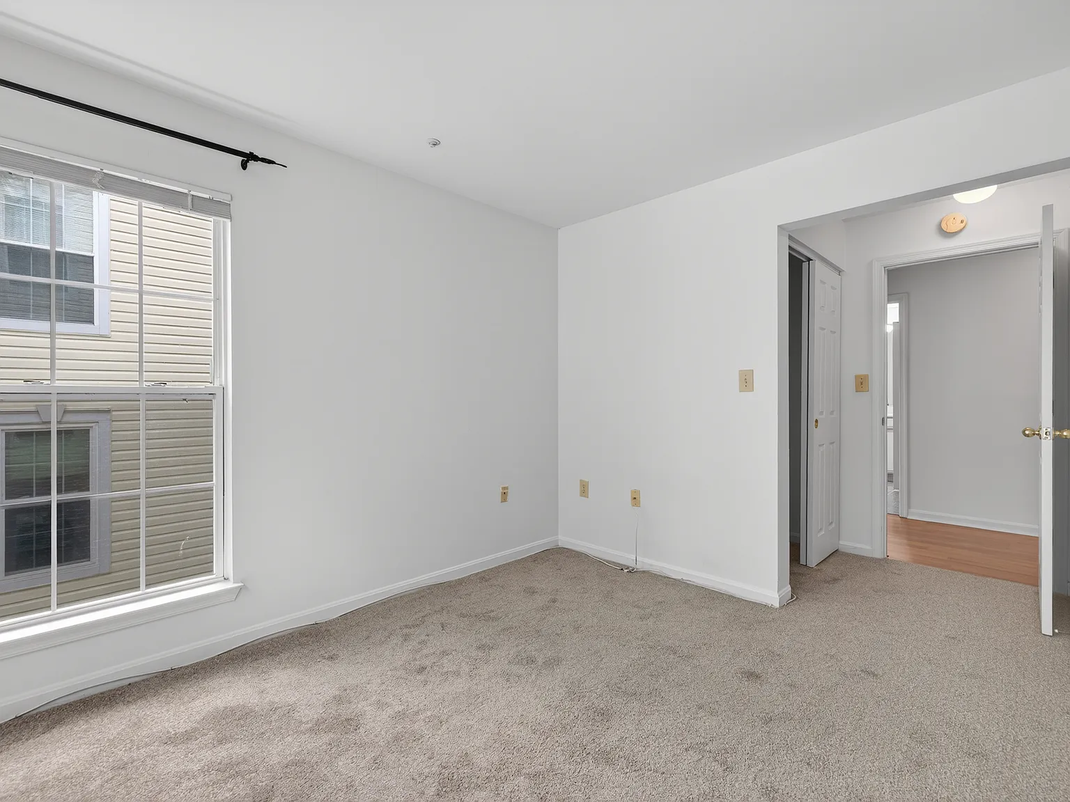 Lovely 2-Bedroom Condo in Laurel! — Photo 3