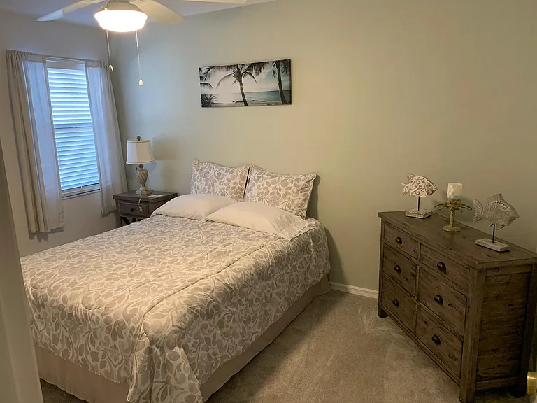 Second bedroom with queen bed