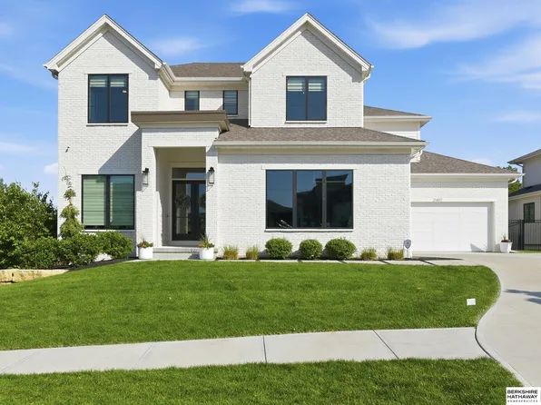21407 B St, Elkhorn, NE 68022
