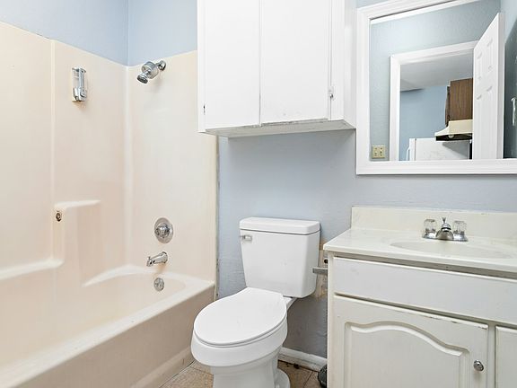 4th image of 1176 Oregon Ave #2