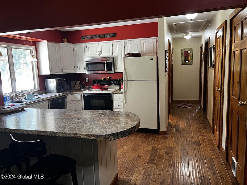 3rd image of 46 Sand Lake Springs Way