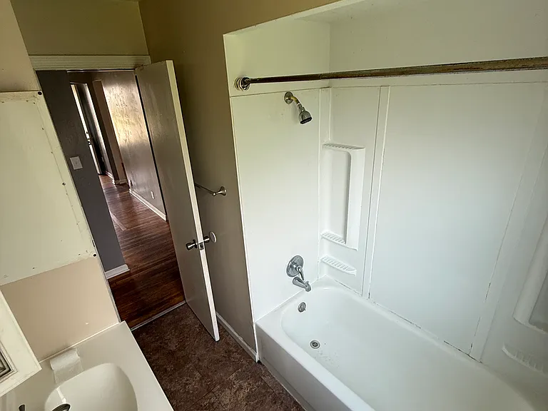 8005 Wainstead Dr — Photo 8