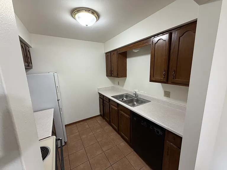 920 Courtney Ln #18 — Photo 6