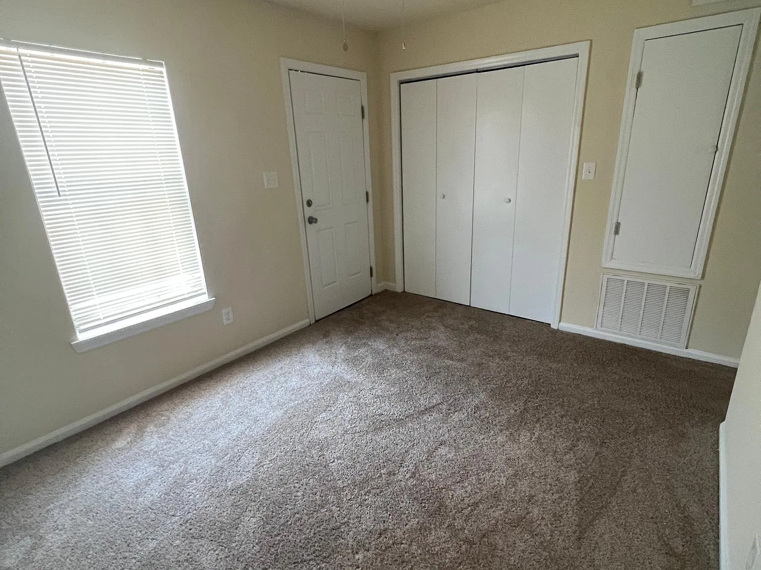2 bed, 1.5 bath, 1100 sqft, $1,015 — Photo 3