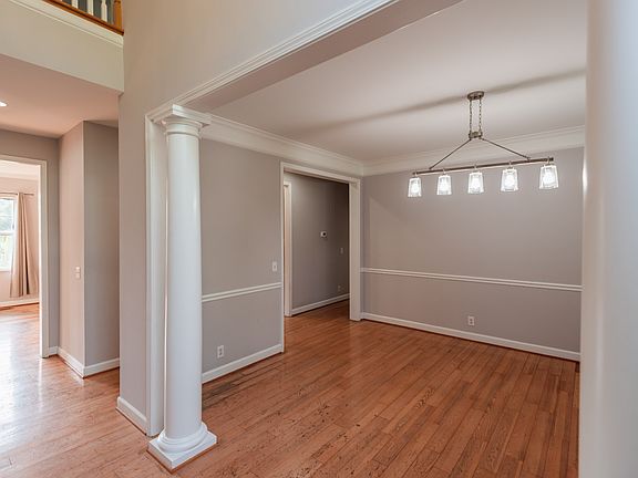 4th image of 814 Lynn Dr