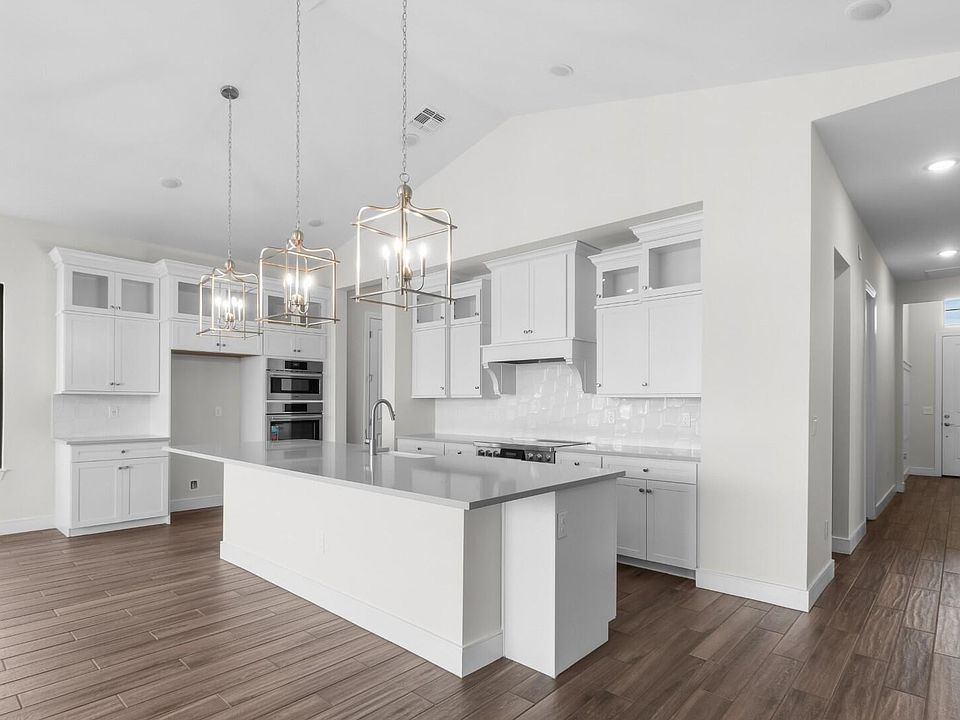 1st image of 720 E Aurora Drive