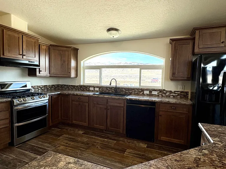 1415 Van Diest Rd — Photo 10