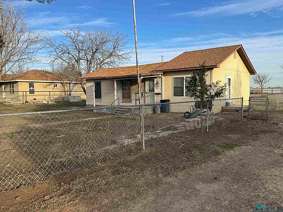 3rd image of 150 W Comanche Dr