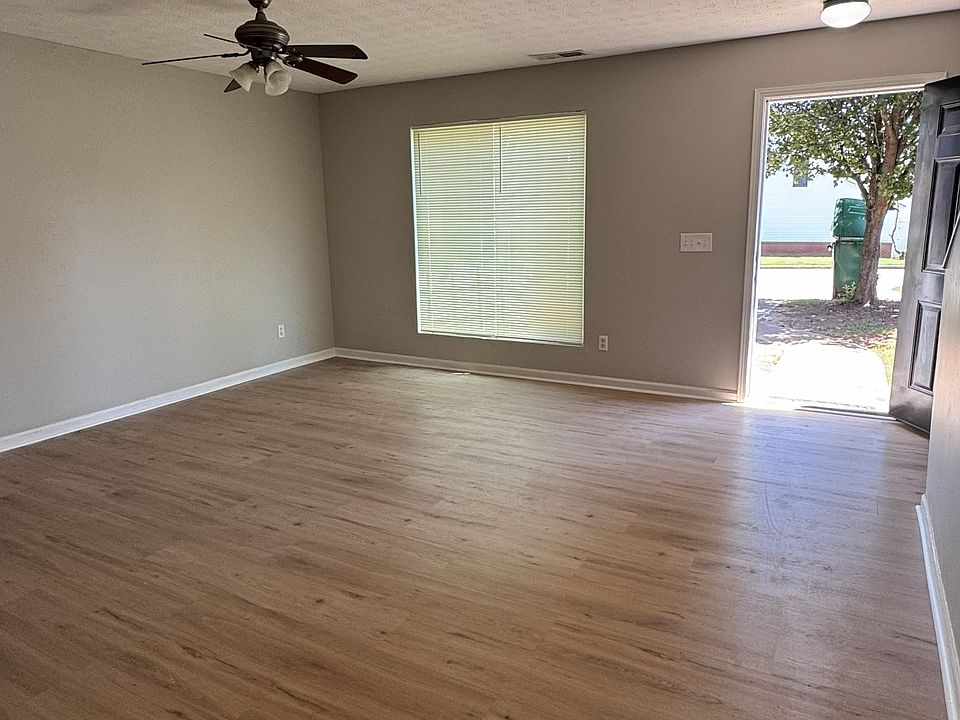 1st image of 5825 Strathmoor Manor Cir