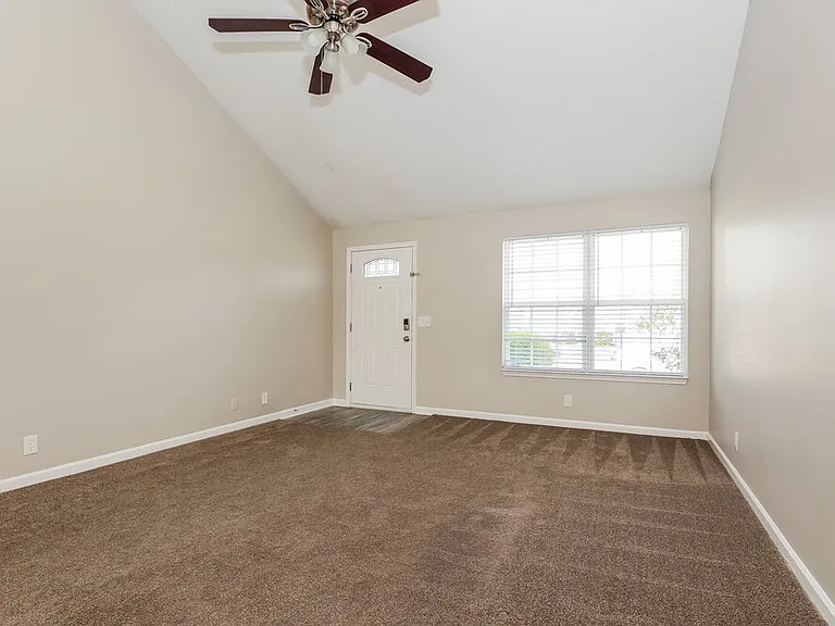 1283 Tiree Dr — Photo 3