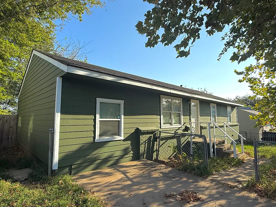 7 W 50th Ct N