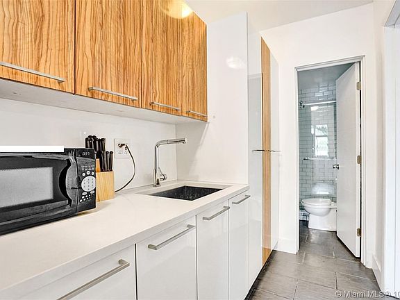 3rd image of 8142 Byron Ave #A