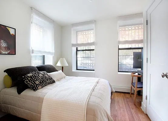 Sold by Warburg | media 4