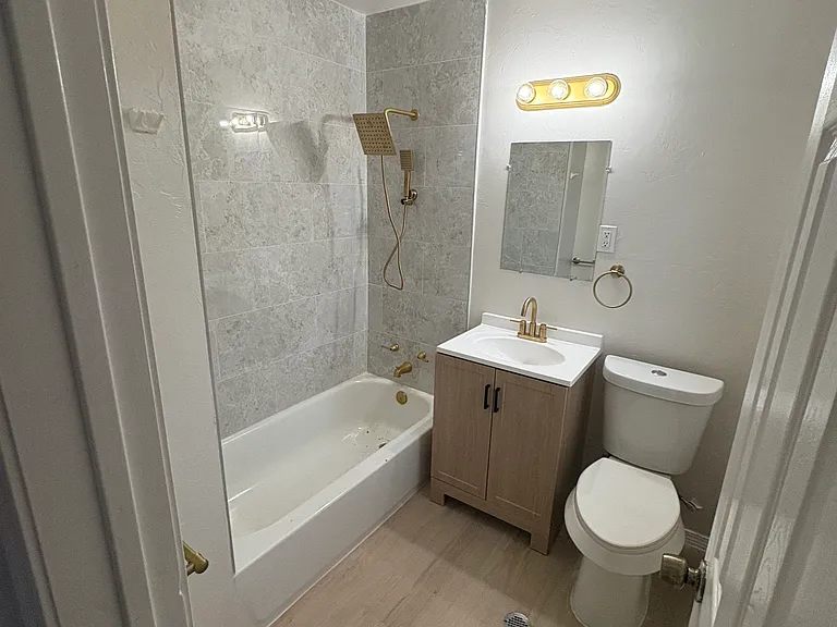2948 NW 12th St #3 — Photo 8
