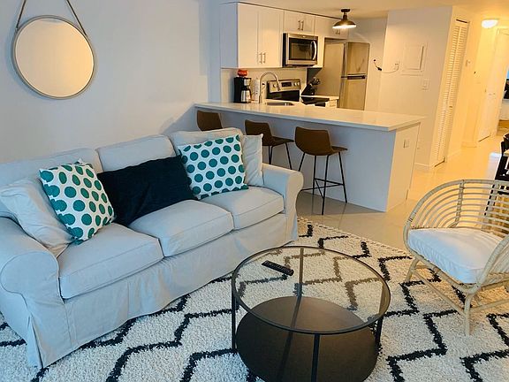 5th image of 2345 NE 135th St APT 103
