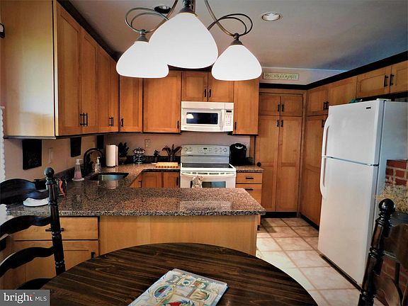 5th image of 533 Stonybrook Dr