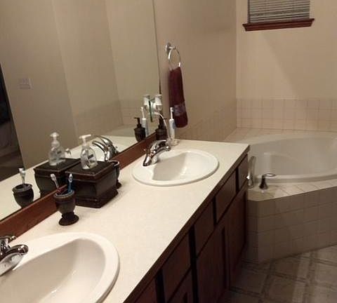 Master Bath, soaking tub.