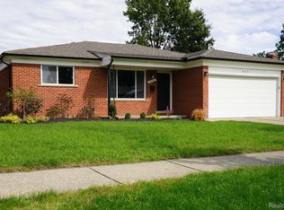 2891 Teasdale Dr, Troy, MI 48083