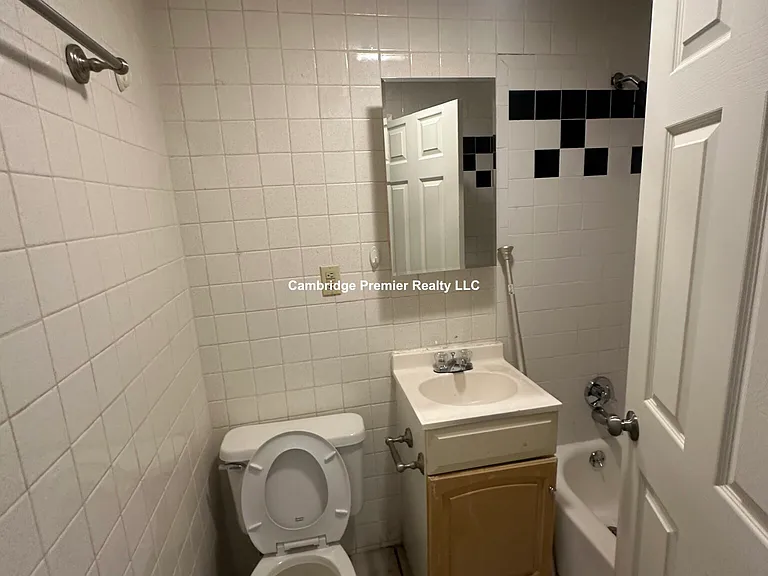 School St — Photo 16