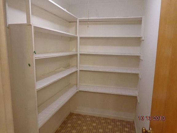 Walk-in Pantry