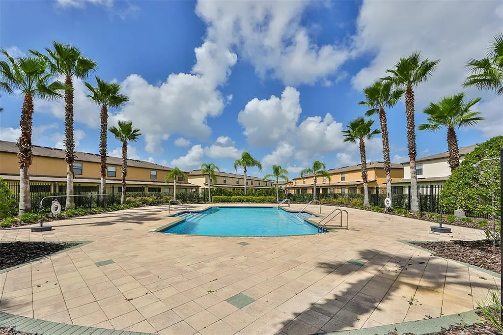 3 bed, 2.5 bath, 1473 sqft, $1,985 — Photo 4