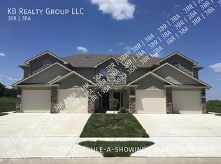 10812 Westover Rd, Peculiar, MO 64078